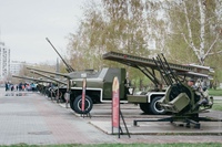 парк сад победы. парк победы челябинск. выставка военной техники в саду победы челябинск. парк сад победы. сад победы музей военной техники челябинск.