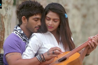 Iddarammayilatho Movie Romantic Scene Between Amala Paul Allu Arjun | Sri Balaji Video
