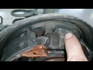 Skoda FABIA со слов владельца клинит ручник.
