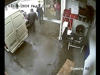 Падение роллеты .Женщина родилась в рубашке