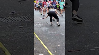 Rat Chases Woman at NYC Marathon || ViralHog