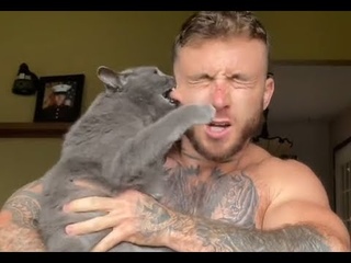 Sing to my cat  (my cat bites me) #14