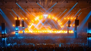 @markusschulz plays ’Armin van Buuren - Communication’ ▼ (Live at TMNL23) [4K]