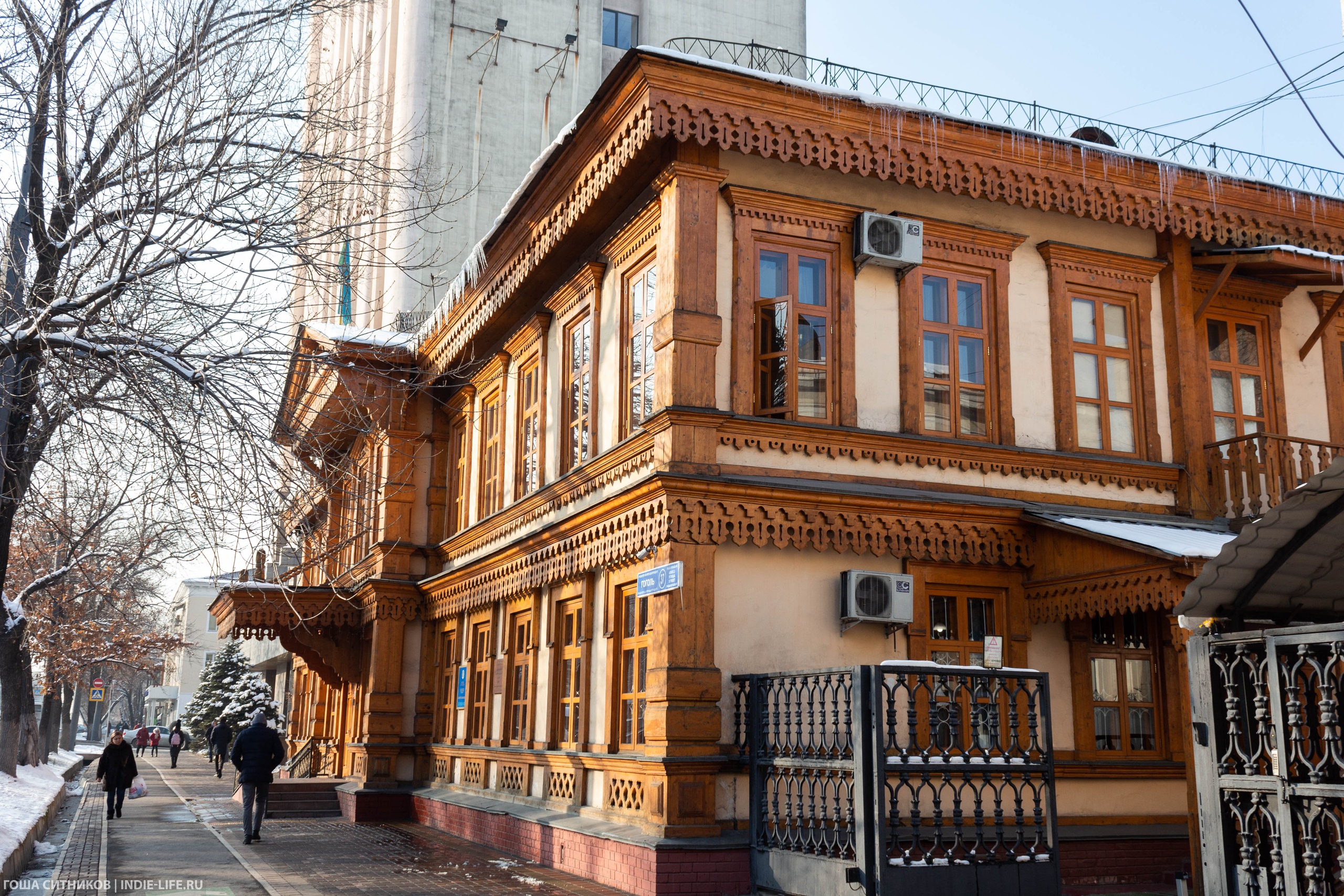 Старый деревянный дом