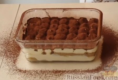 Торт Тирамису Печенье савоярди - 100 г Сыр маскарпоне - 250 г Яйца - 2 шт. Пудра сахарная - 5 ст. ложек Кофе холодный - 200 мл Вино сладкое (по желанию) - 100 грамм или ликер молочно-кофейный