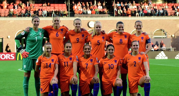 Сборная нидерландов по футболу. Футбол голландцы. Сборная голландии по футболу. Футбольная сборная голландии состав. Женская сборная голландии по футболу состав.