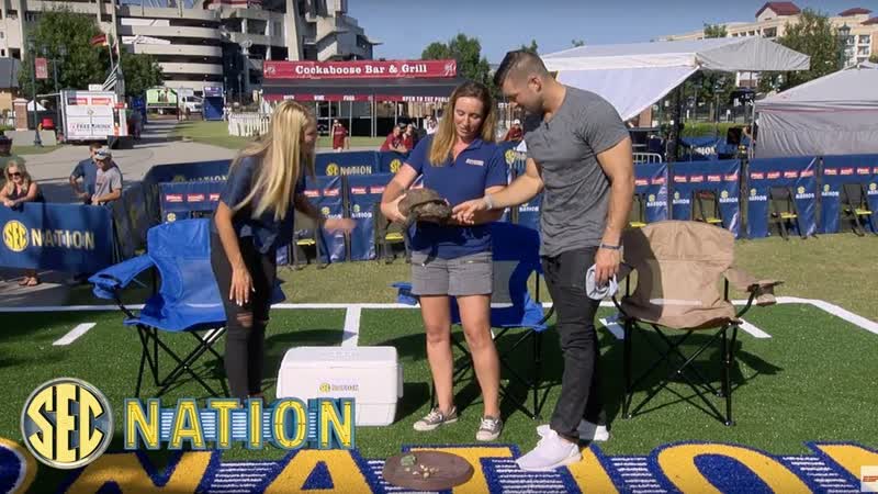 Tim Tebow, Laura Rutledge visit with zoo animals, SEC Nation: Friend Zone,