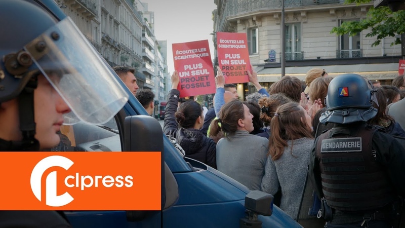 Blocage de l AG de Total : échauffourées, lacrymos et tensions (26 mai 2023, Paris, France) 4