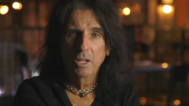 Alice Cooper threatens James